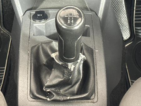 2013-Volkswagen-Polo-Vivo-16-Trendline-5-dr_10