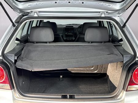 2013-Volkswagen-Polo-Vivo-16-Trendline-5-dr_13