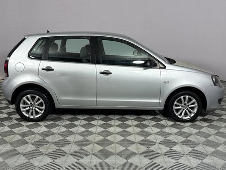 2013-Volkswagen-Polo-Vivo-16-Trendline-5-dr_16