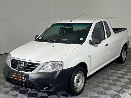 2021-Nissan-NP200-16_0