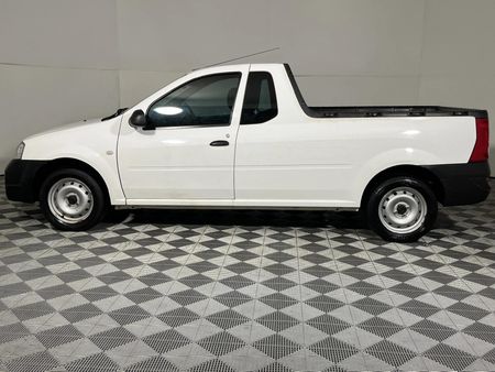 2021-Nissan-NP200-16_10