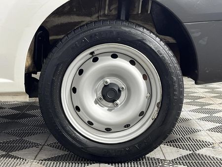 2021-Nissan-NP200-16_2