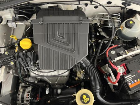 2021-Nissan-NP200-16_5
