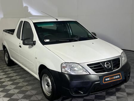 2021-Nissan-NP200-16_7