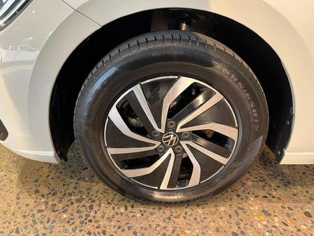 2024-Volkswagen-Polo-10-TSI-Life_9