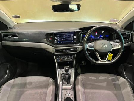 2024-Volkswagen-Polo-10-TSI-Life_5