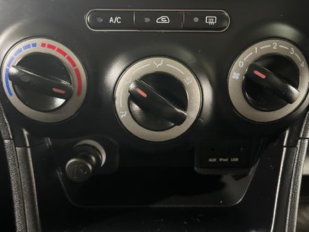 2013-Hyundai-i10-125-GLS-Fluid_12
