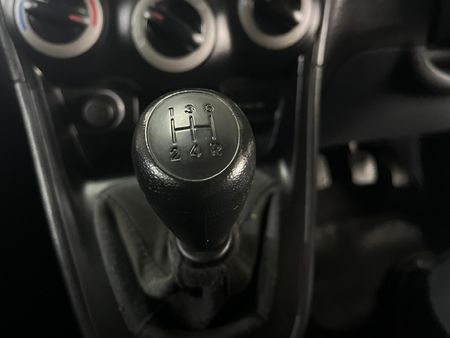 2013-Hyundai-i10-125-GLS-Fluid_13