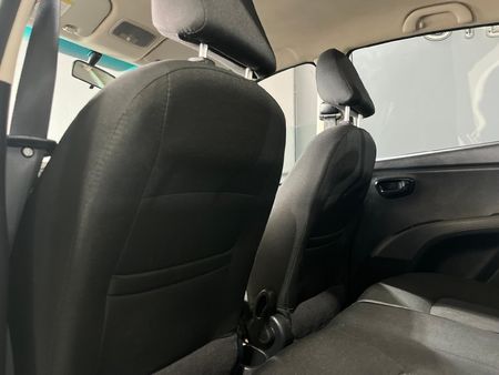 2013-Hyundai-i10-125-GLS-Fluid_8