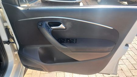 2016-Volkswagen-Polo-12-TSI-Comfortline-81kWPetrolManual_6