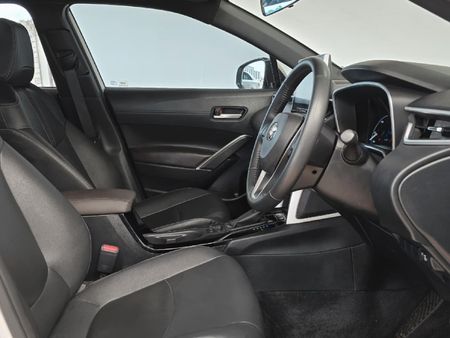 2025-Toyota-Corolla-Cross-18-XS-Hybrid_13
