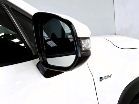 2025-Toyota-Corolla-Cross-18-XS-Hybrid_22