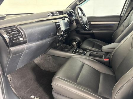 2024-Toyota-Hilux-28-GD-6-RB-Legend-Double-Cab-Auto-mhev_8