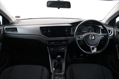 2018-Volkswagen-Polo-10-TSI-Comfortline_1