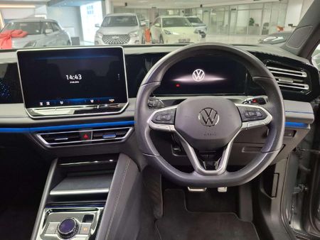 2025-Volkswagen-Tiguan-14TSI-R-Line_11