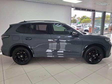 2025-Volkswagen-Tiguan-14TSI-R-Line_1