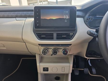 2026-Renault-Triber-10-Techno_13