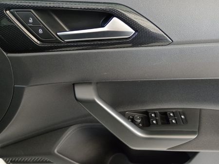 2025-Volkswagen-Polo-10-TSI-Life_10
