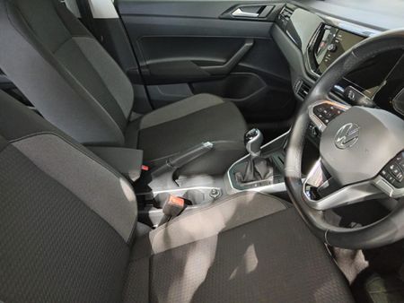2025-Volkswagen-Polo-10-TSI-Life_8