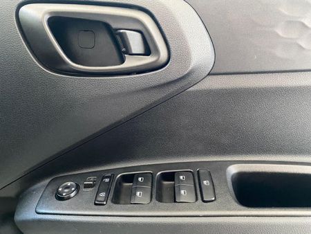 2024-Hyundai-Grand-i10-10-Motion_10
