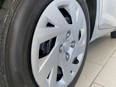 2024-Hyundai-Grand-i10-10-Motion_15