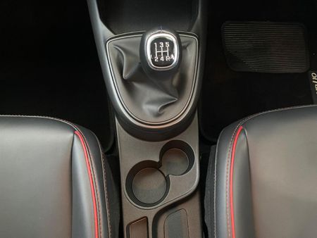 2022-Hyundai-Grand-i10-12-Fluid_10