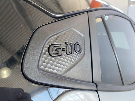 2022-Hyundai-Grand-i10-12-Fluid_14