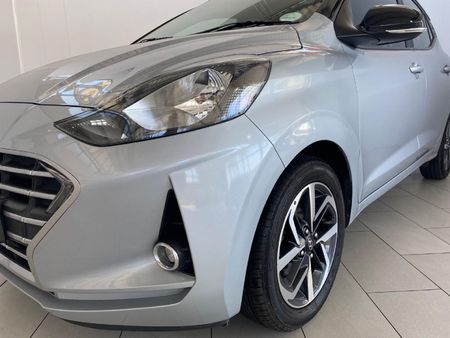 2022-Hyundai-Grand-i10-12-Fluid_15