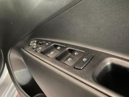 2022-Hyundai-Grand-i10-12-Fluid_18