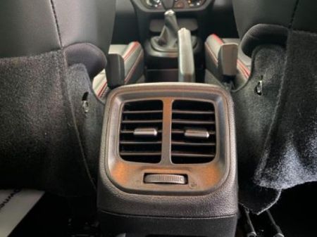 2022-Hyundai-Grand-i10-12-Fluid_25