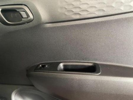 2022-Hyundai-Grand-i10-12-Fluid_28