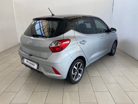 2022-Hyundai-Grand-i10-12-Fluid_5