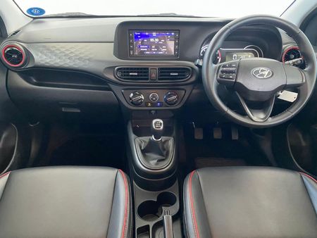 2022-Hyundai-Grand-i10-12-Fluid_6