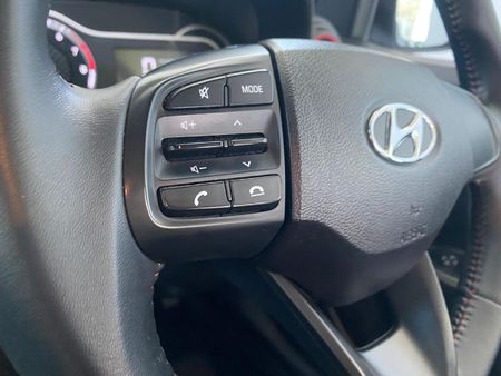 2022-Hyundai-Grand-i10-12-Fluid_8