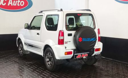 2015-Suzuki-Jimny-13_9