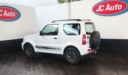 2015-Suzuki-Jimny-13_10