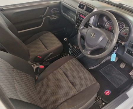 2015-Suzuki-Jimny-13_12