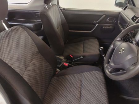 2015-Suzuki-Jimny-13_13