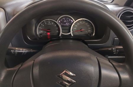 2015-Suzuki-Jimny-13_15