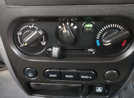 2015-Suzuki-Jimny-13_17