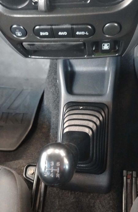 2015-Suzuki-Jimny-13_18