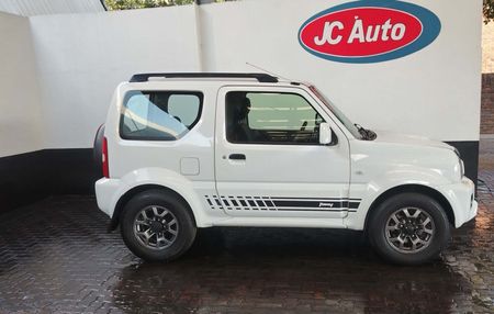 2015-Suzuki-Jimny-13_5
