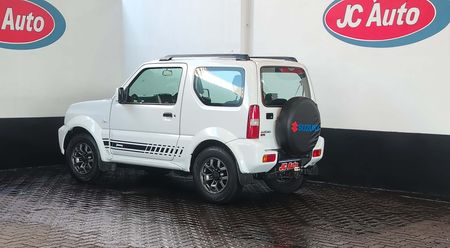 2015-Suzuki-Jimny-13_6