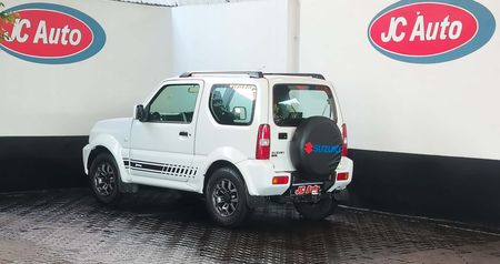 2015-Suzuki-Jimny-13_7