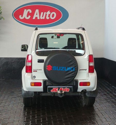 2015-Suzuki-Jimny-13_8