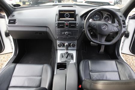 2007-Mercedes-AMG-C-Class-C63-AMG_12