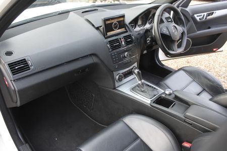 2007-Mercedes-AMG-C-Class-C63-AMG_15