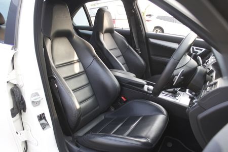 2007-Mercedes-AMG-C-Class-C63-AMG_16