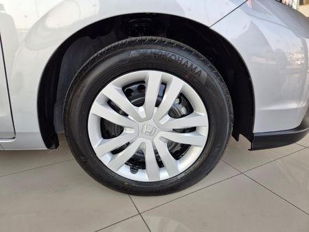 2026-Honda-Fit-15-Comfort_10