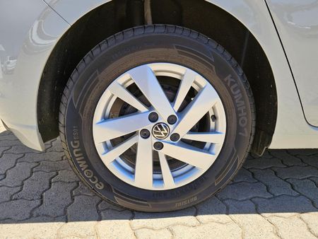 2026-Volkswagen-Polo-10-TSI_9